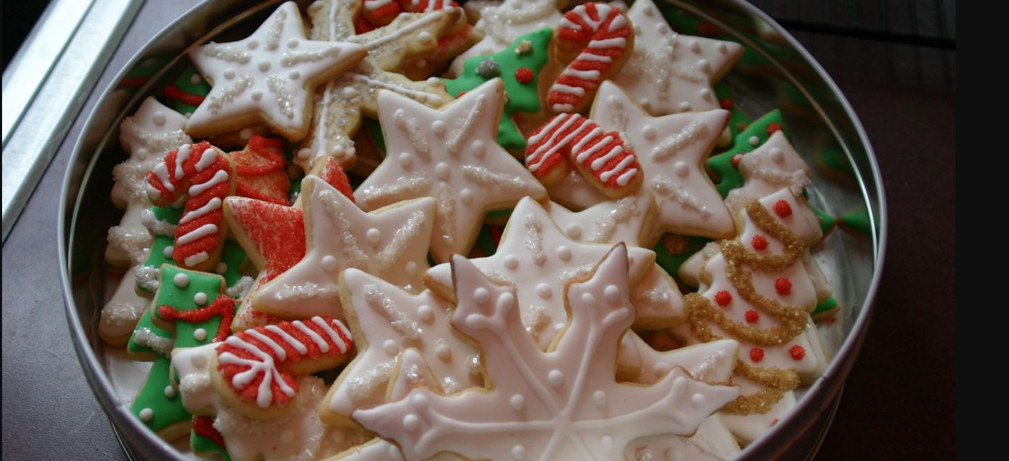 marieg decorated christmas cookie tin